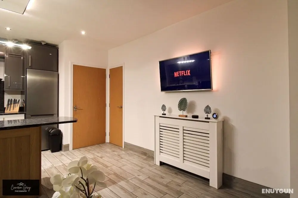 Modern Home in Belfast, Office, Parking, Wifi - Oda