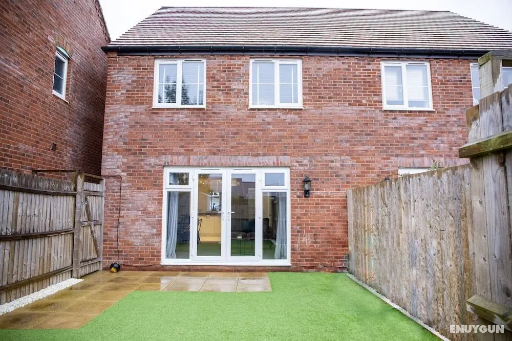 Modern House in Stratford Upon Avon With Private Parking Free Wifi Netflix - Dış Mekanlar