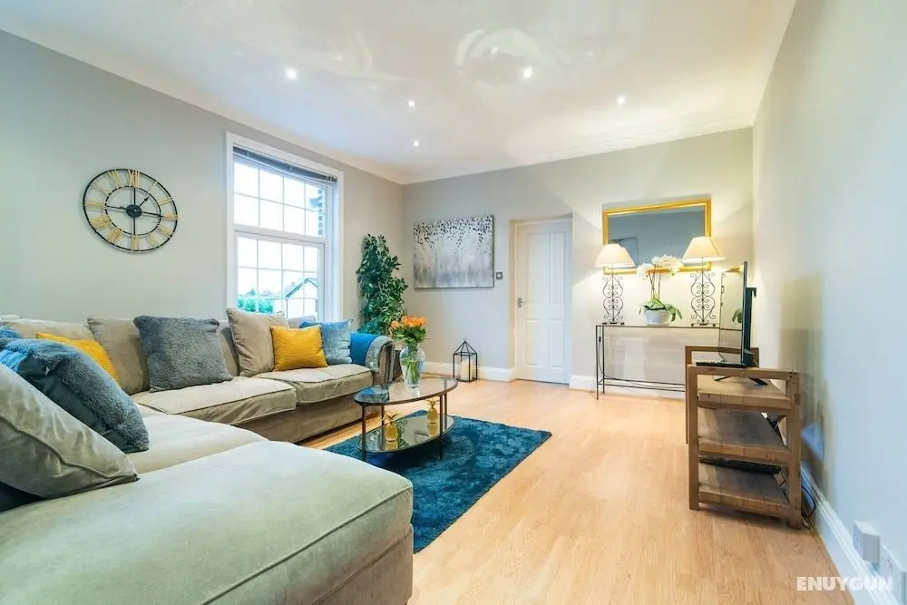 Modern Living 2 Bedroom Apartment South Wilmslow - Öne Çıkan Resim