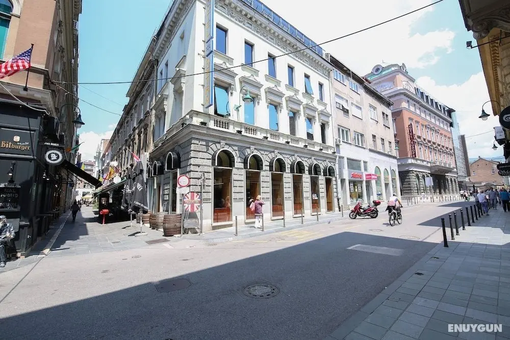 Modern Newly Refurbished Studio! Main Street - İç Mekan
