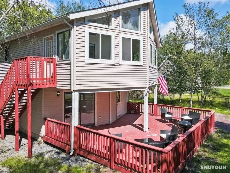 Modern Oversized Poconos Chalet 5BR - Öne Çıkan Resim