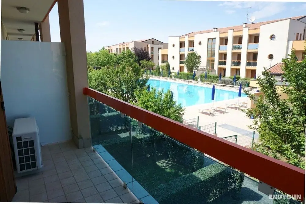 Modern Residence With Pool Quiet Location - Apartment With Private Garden - Havuz