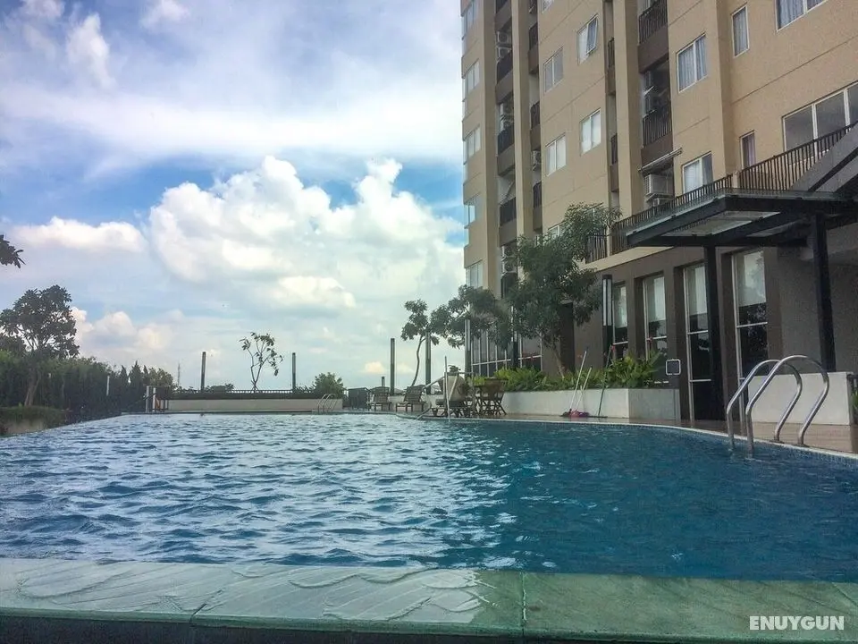 Modern Style Studio Apartment at The Oasis Cikarang - Havuz