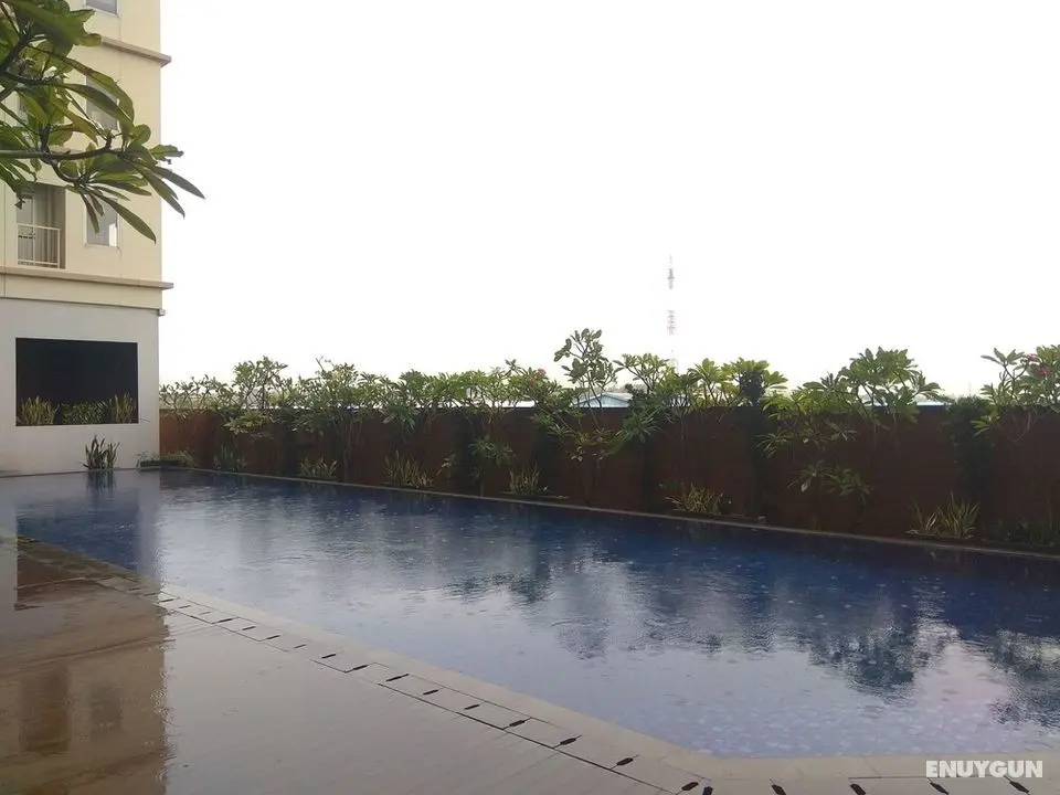 Modern Style Studio Tamansari Mahogany Apartment with City View - Havuz