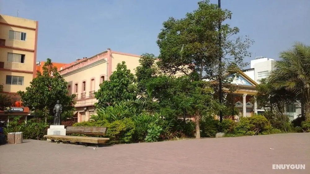 Hotel Monaco Real - Konum Öne Çıkanlar
