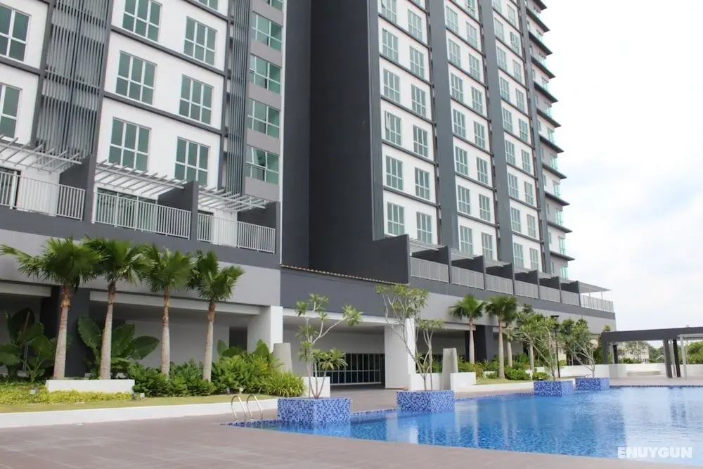 Montbleu Suites at Galleria Equine Park - Havuz