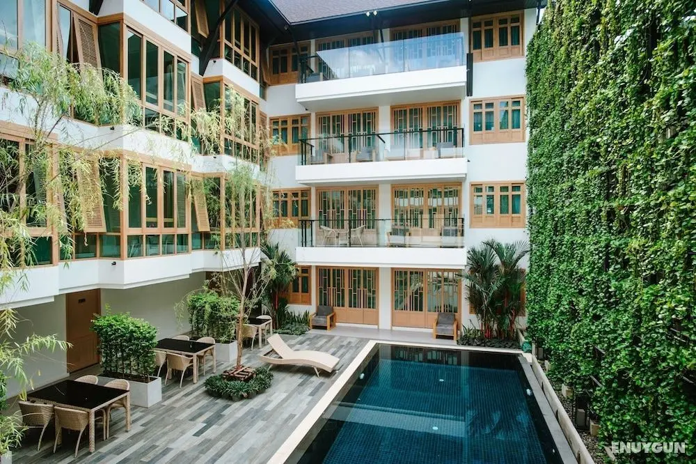 Moon Dragon Hotel - Öne Çıkan Resim