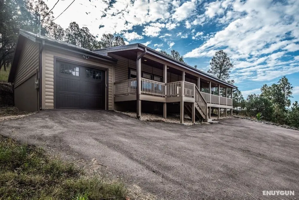 Moon Mountain Escape - Öne Çıkan Resim