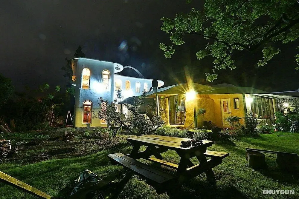 Moonlight Pension - Öne Çıkan Resim