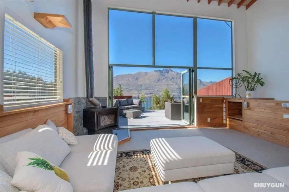 Mountain, lake, sun and this beautiful home - Öne Çıkan Resim