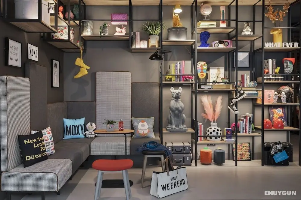 Moxy Duesseldorf City, a Marriott Hotel - Lobi
