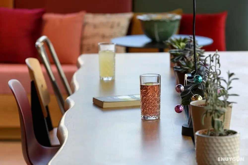 Moxy Lisbon City, a Marriott Hotel - Lobi