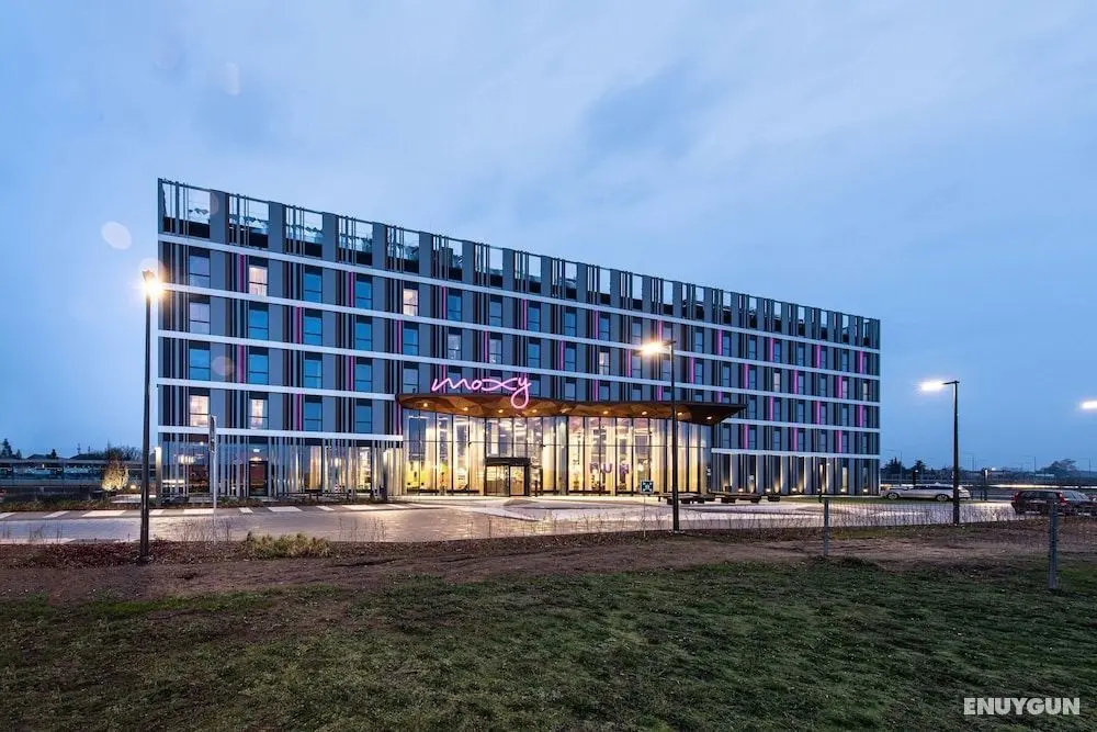 Moxy Poznan Airport, a Marriott Hotel - Misafir Tesisleri ve Hizmetleri