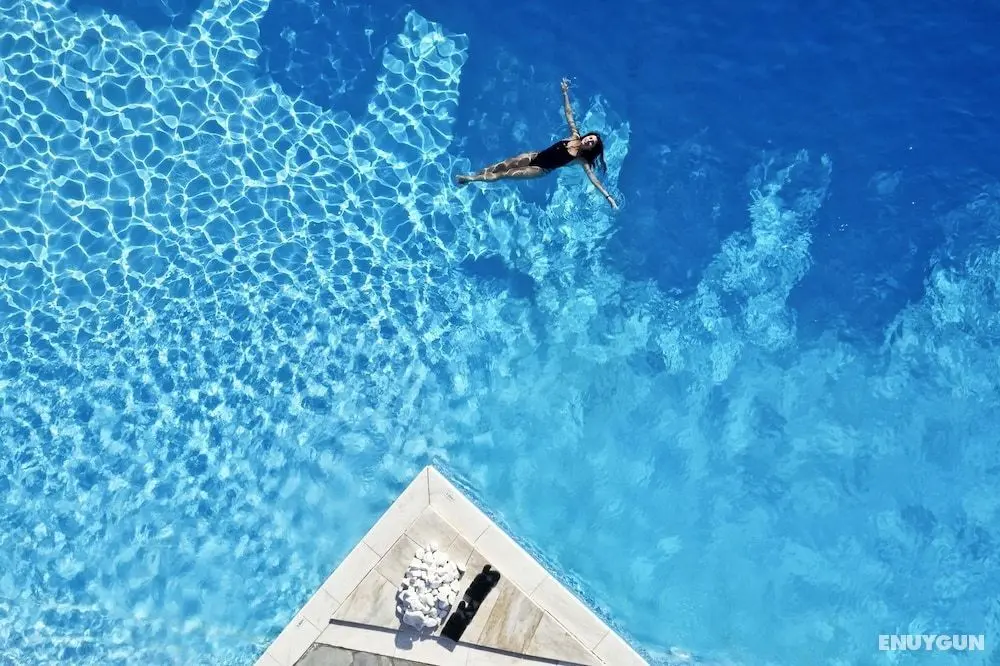 Mr & Mrs White Tinos - Öne Çıkan Resim
