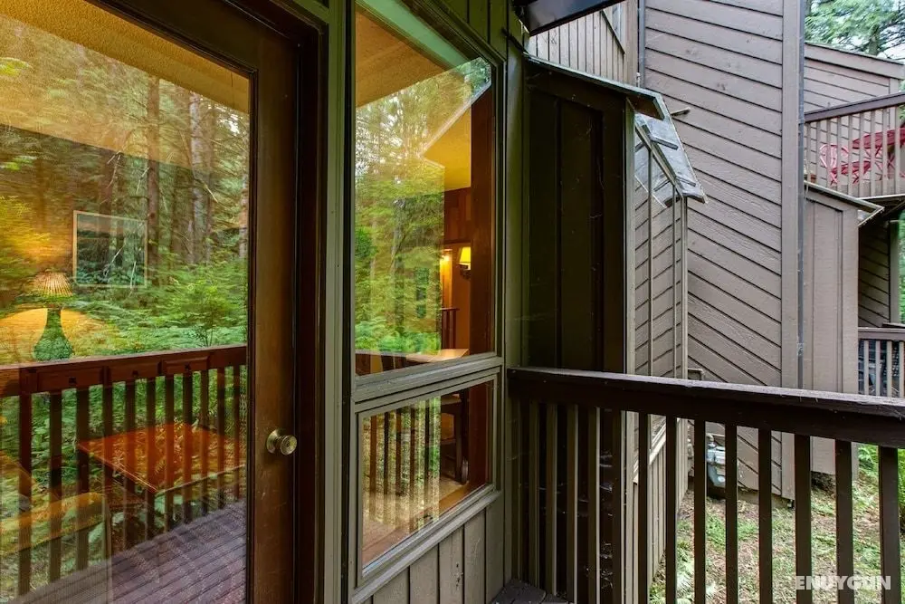 Mt Baker Lodging Condo 84 - SAUNA, FRPL, SLEEPS-6! by MBL - Oda Düzeni