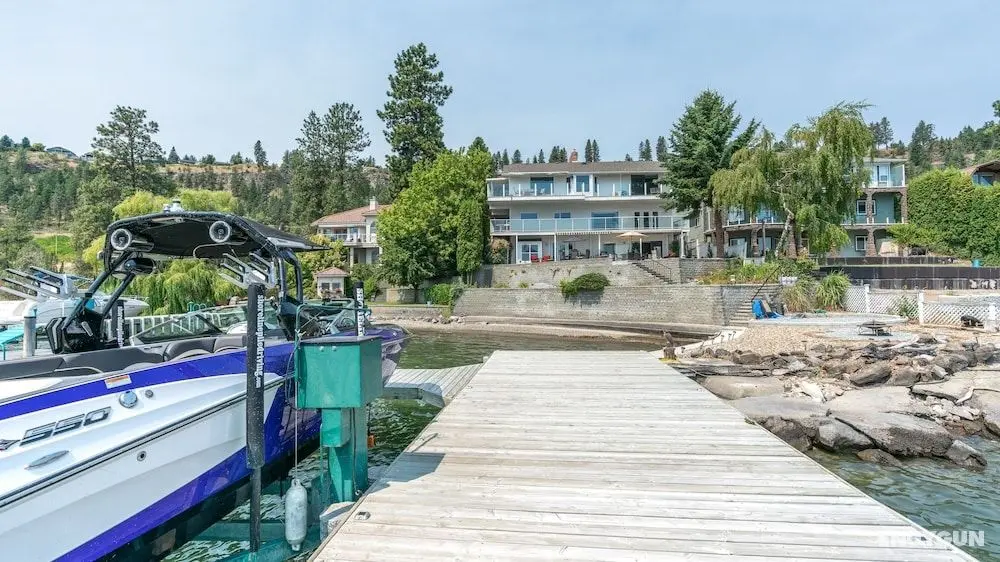 Multilevel Waterfront Suite With Boat Moorage - Öne Çıkan Resim