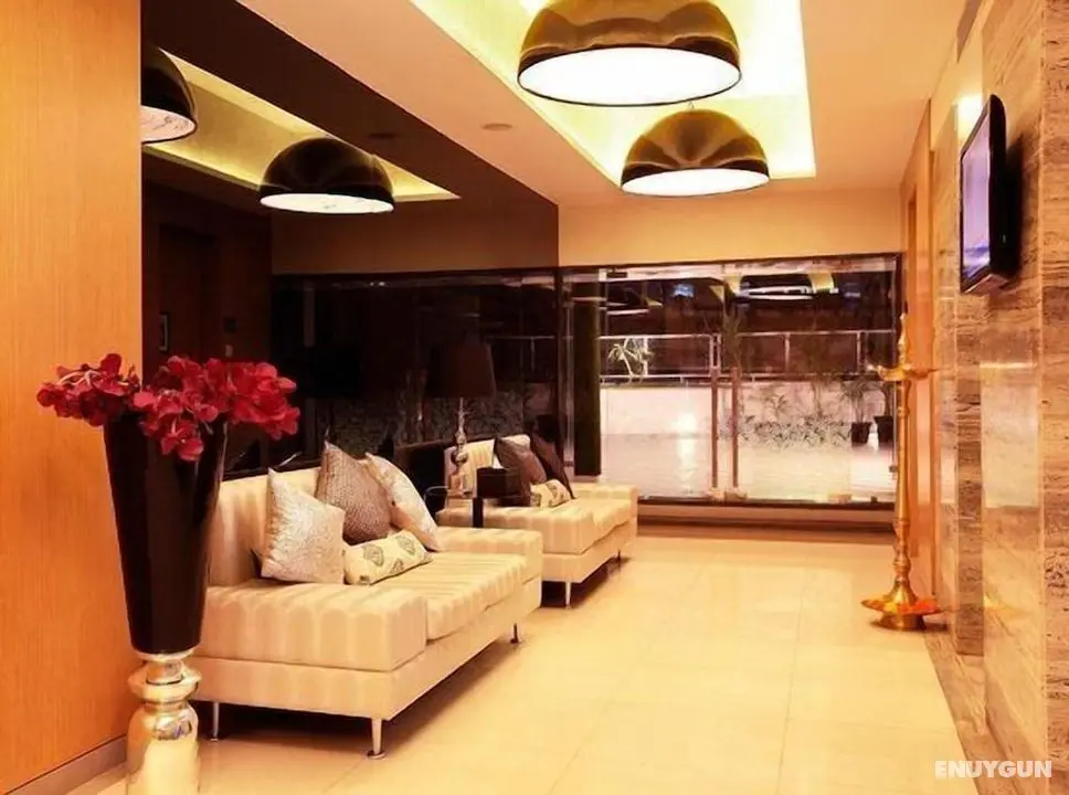 Mumbai Metro - The Executive Hotel - Öne Çıkan Resim