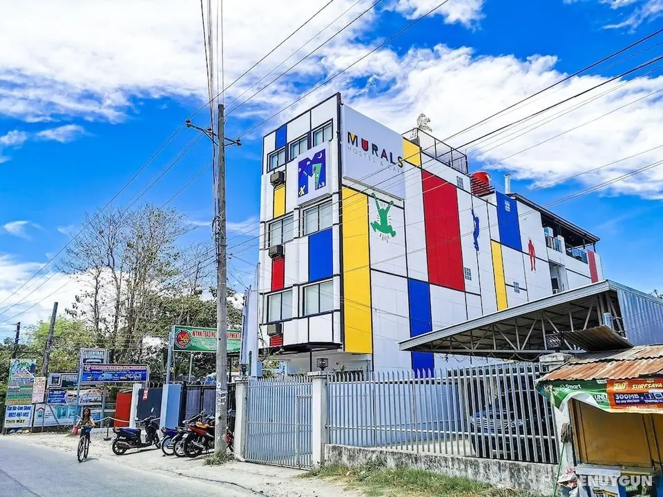 Murals Hostel & Cafe Mactan - Dış Mekan