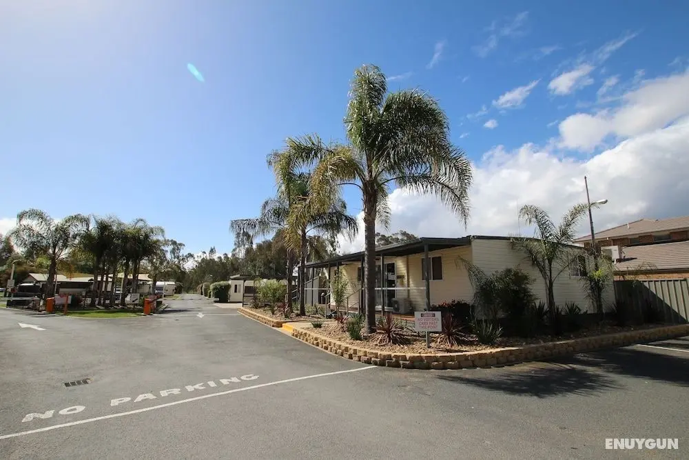 Murray River Holiday Park - Lobi