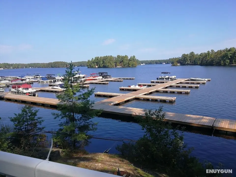 Muskoka Lake and Marina View Room - Misafir Tesisleri ve Hizmetleri