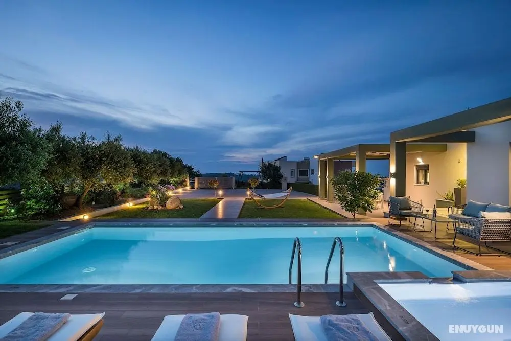 Mythic Olive Villa Views - Private Pool - Havuz