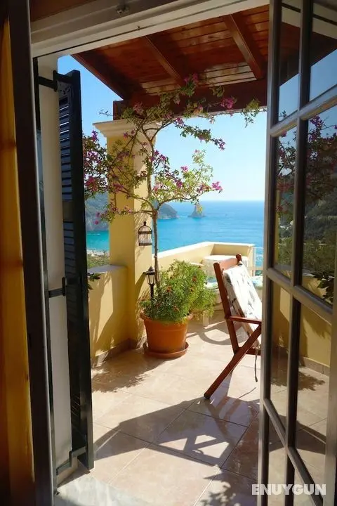 Natalia Loft Apartment C With Panoramic sea Views of Agios Gordios bay - Öne Çıkan Resim
