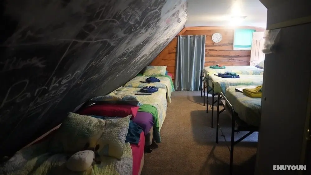 Nauti Otter Inn and Yurt Village - Oda
