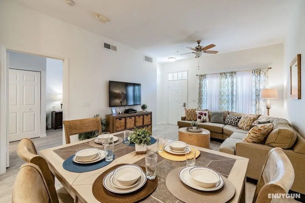 Near Theme Parks! Gorgeous 3 BR Town Home, Splash Park, Pool, Lake, And More! - Öne Çıkan Resim