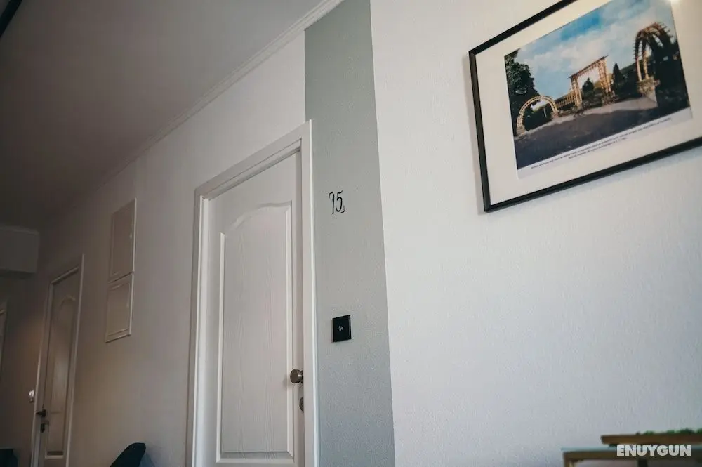NEST Guesthouse - Lobi