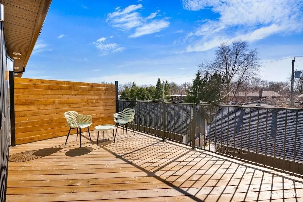 New 16 Ppl Townhouses in Winsdor - Öne Çıkan Resim