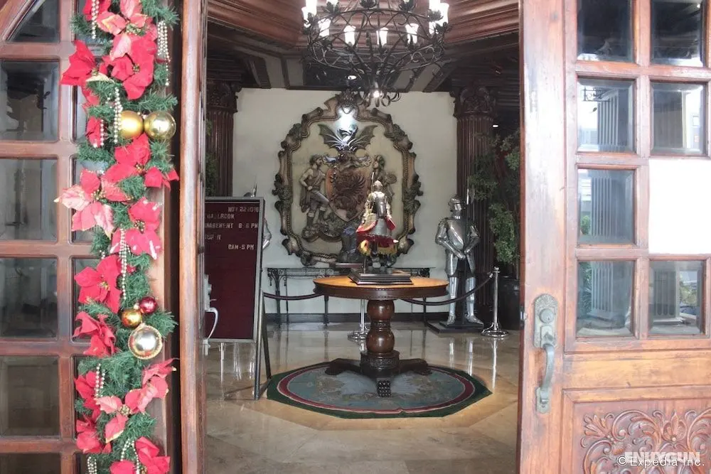 New Camelot Hotel - Lobi