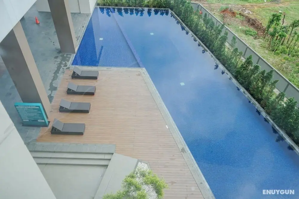 New Furnished and Homey 1BR at Silk Town Apartment - Havuz