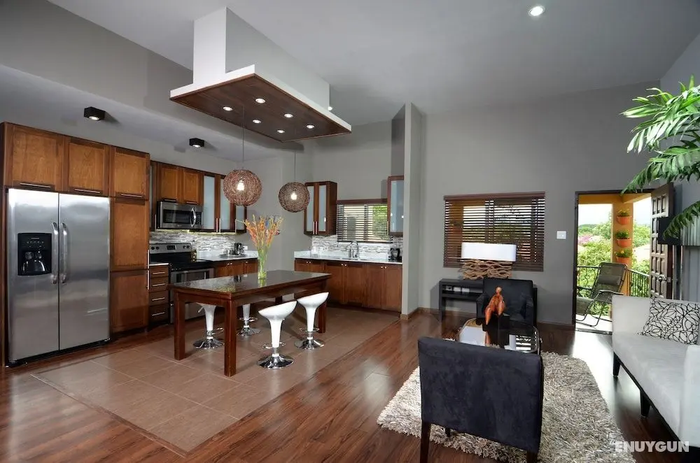 New Kingston Apartment at The Palms - Öne Çıkan Resim