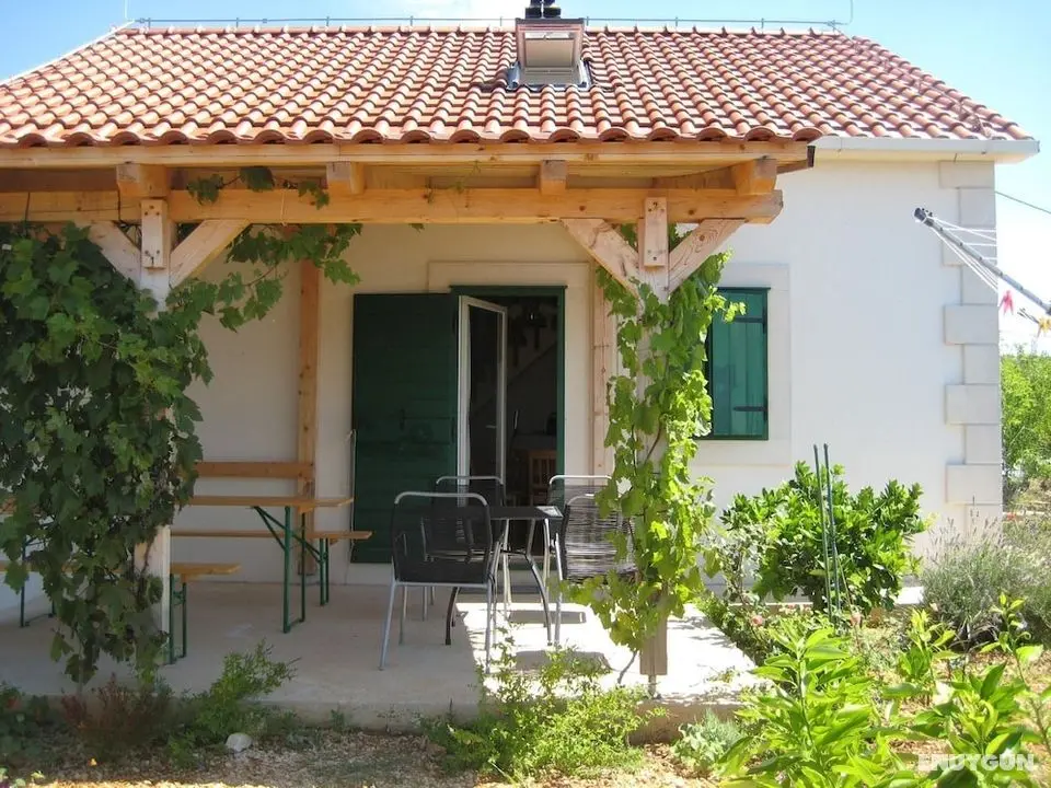 New Modern House in a Quiet Island Area w. Garden - Oda Düzeni