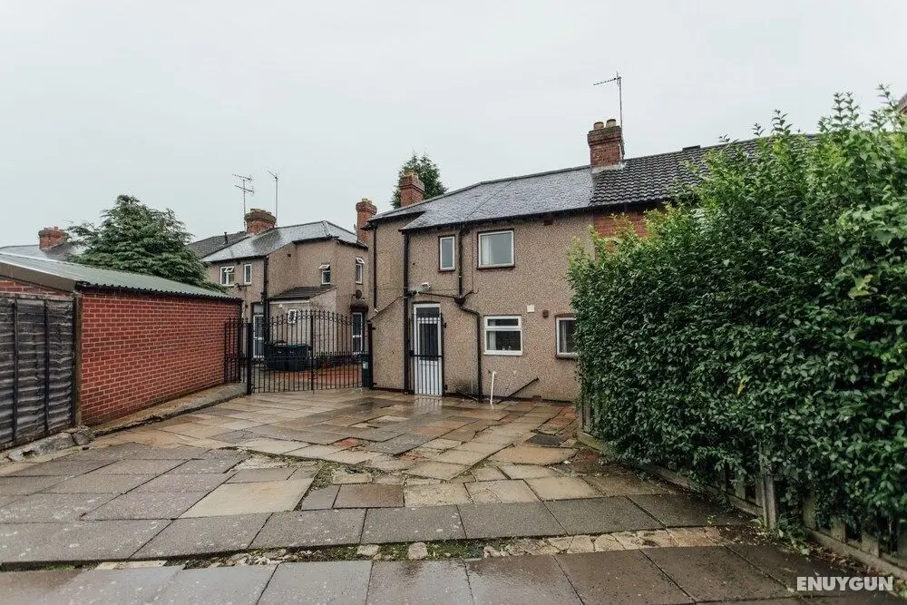 Newly Finished House In Coventry - Dış Mekan