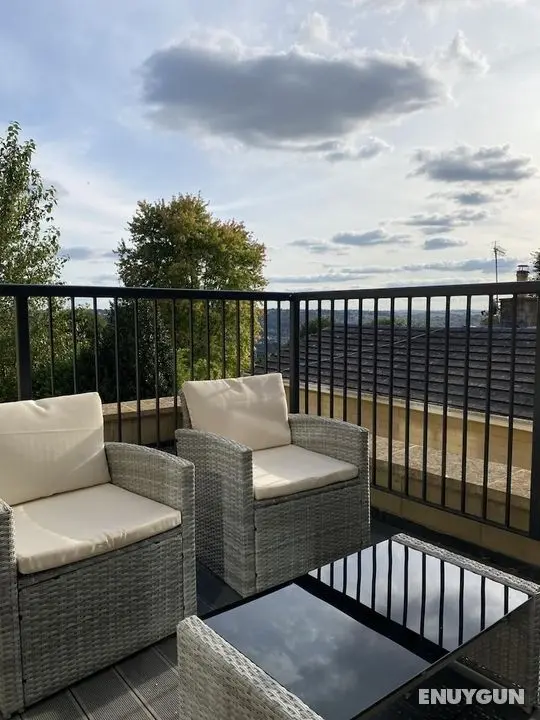 Newly Refurbished 2 Bed 2 Bath Apartment With Terrace and Private Parking - Oda