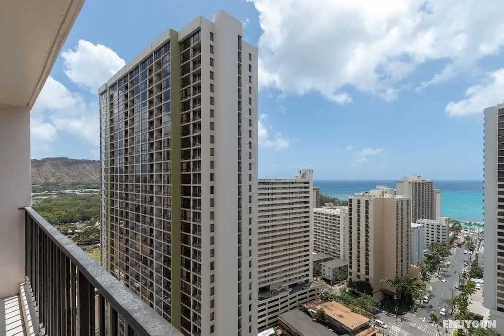 Newly Remodeled Corner Unit at the Waikiki Banyan With Diamond Head Views by Redawning - Dış Mekan