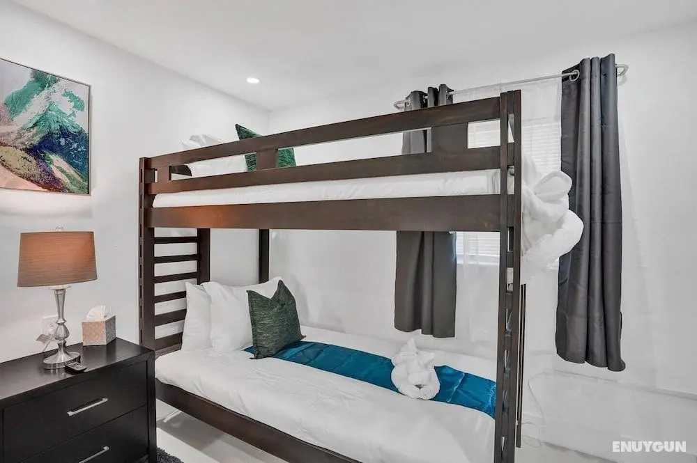 Newly Renovated 3BR Home with Hot tub - Oda