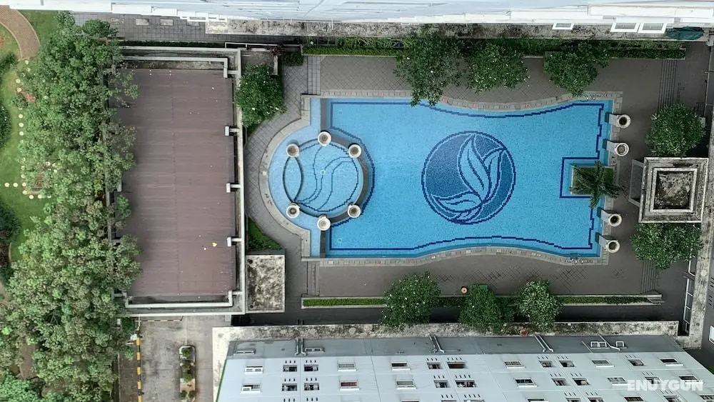 Nice And Cozy Living 2Br At Green Pramuka City Apartment - Havuz