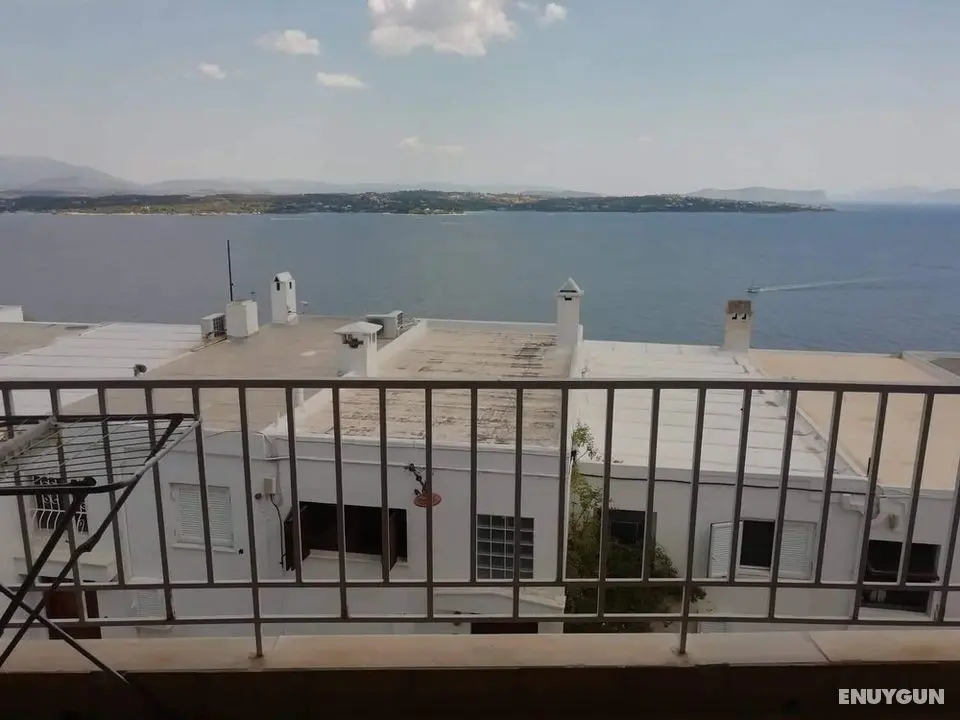 Nice House With sea View in Spetses, Greece - Oda Düzeni