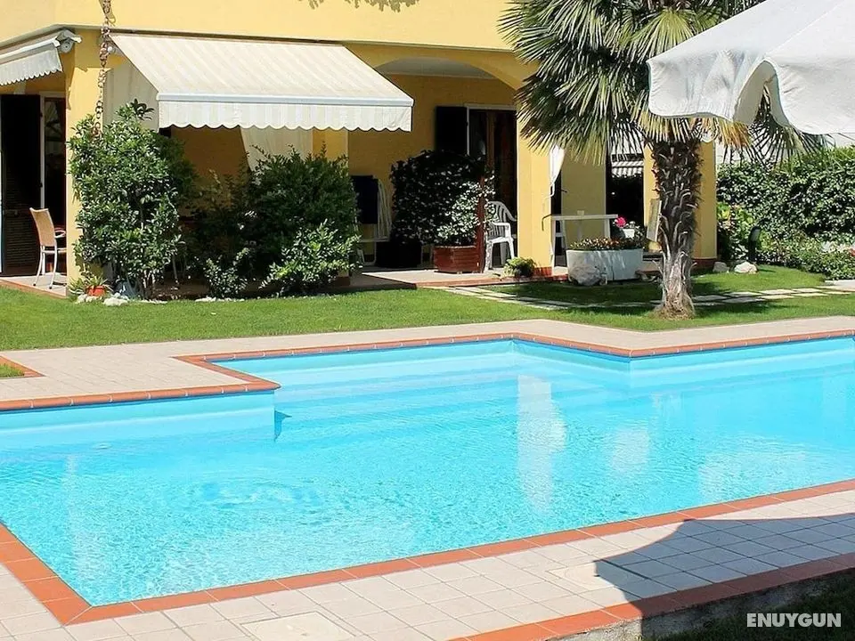 Nicely Decorated Holiday Home With Swimming Pool in Lazise - Havuz