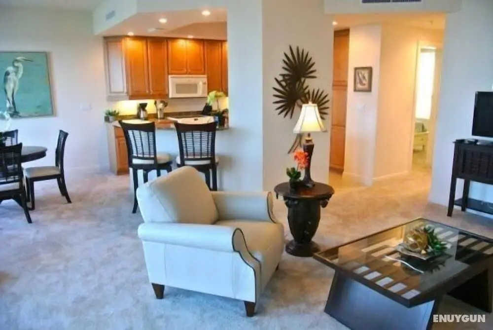 Nick's Waterside Condo - Oda