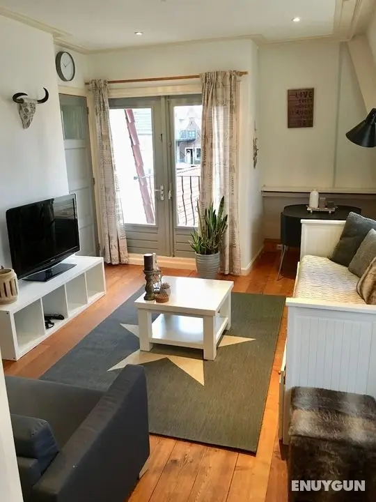 Nikki's Holiday Home - Öne Çıkan Resim