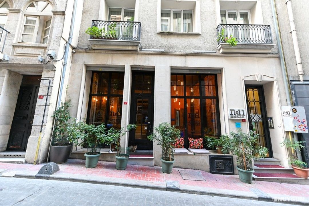 No11 Hotel & Apartments
