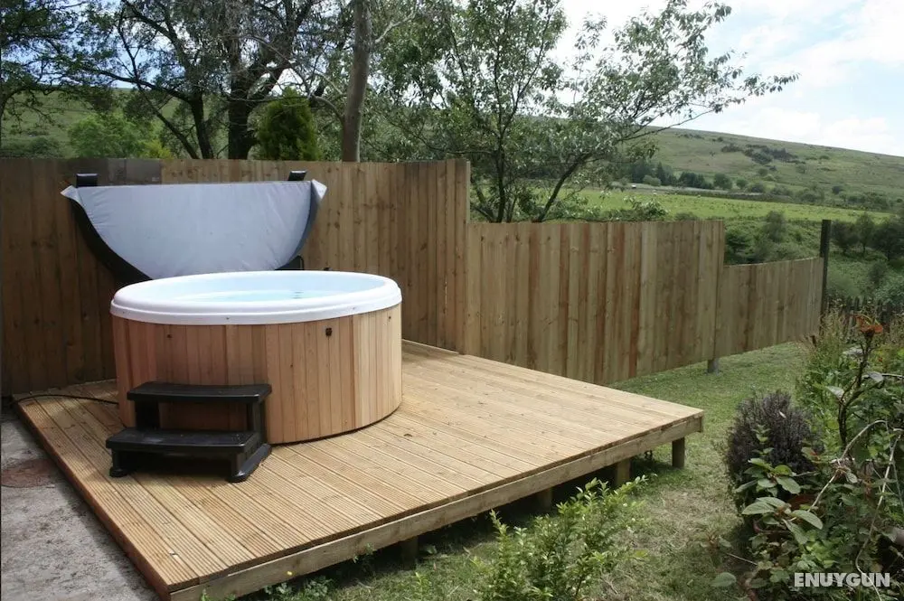 The Nook - Farm Park Stay with Hot Tub, BBQ & Fire Pit - Öne Çıkan Resim