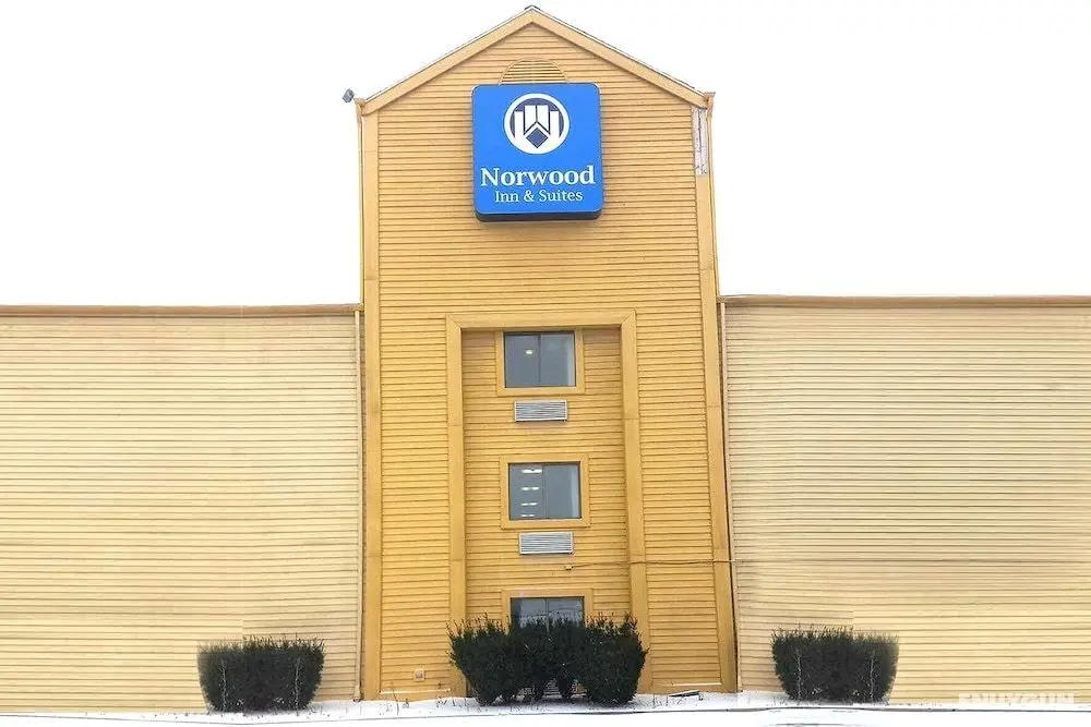 Norwood Inn & Suites Milwaukee - Dış Mekan