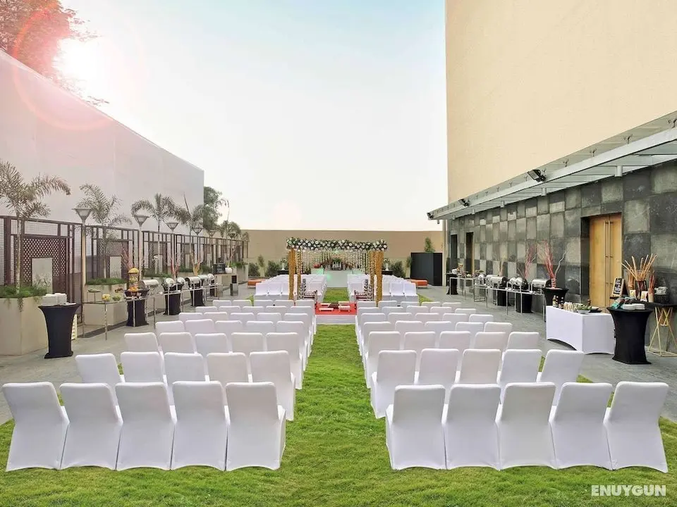 Novotel Ahmedabad Hotel - Dış Mekan