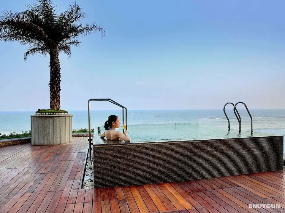 Novotel Visakhapatnam Varun Beach Hotel - Öne Çıkan Resim
