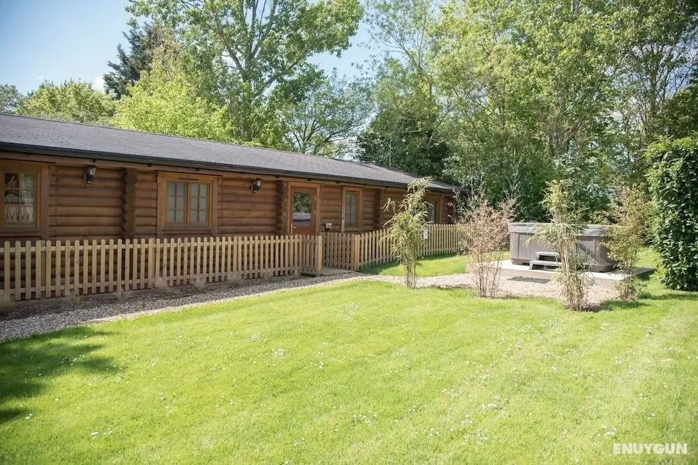 Oak Lodge With Hot Tub, Kingfishers - Öne Çıkan Resim