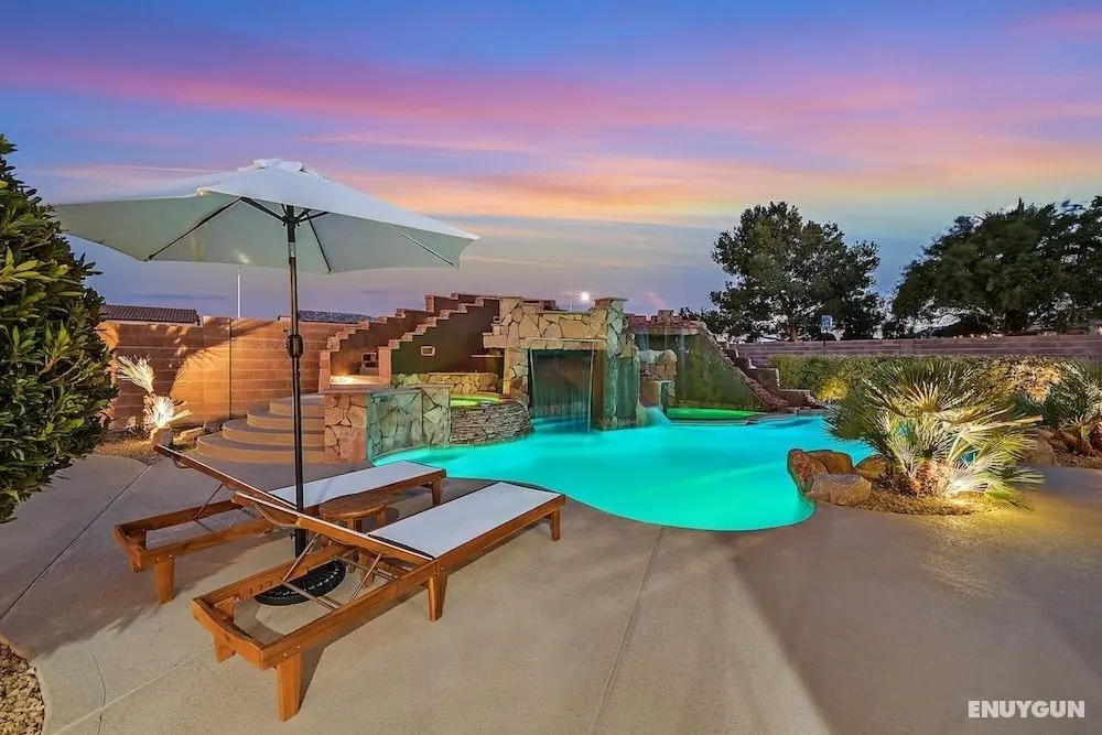 Villa Oasis A Stunning Pool Experience Minutes to Vegas Strip Spa Waterfall RV Parking 5 Bedrms 6 Beds 1 Story - Öne Çıkan Resim
